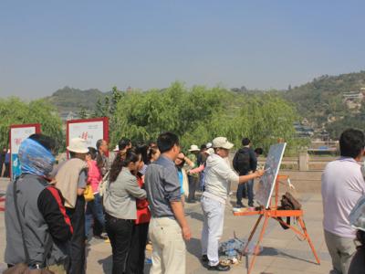 “层林尽染·当代知名油画家13人陇上行”首日母亲河畔用