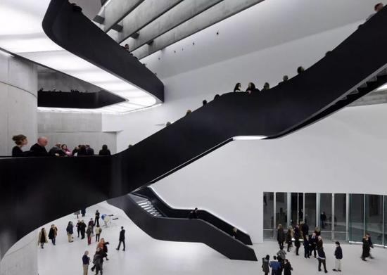 罗马的国立21世纪艺术美术馆（MAXXI）