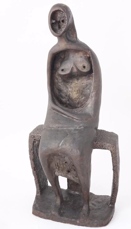 钟泗滨，《女子》，釉料陶器，42.5×20×14cm，1972。图片：致谢亚洲艺术中心